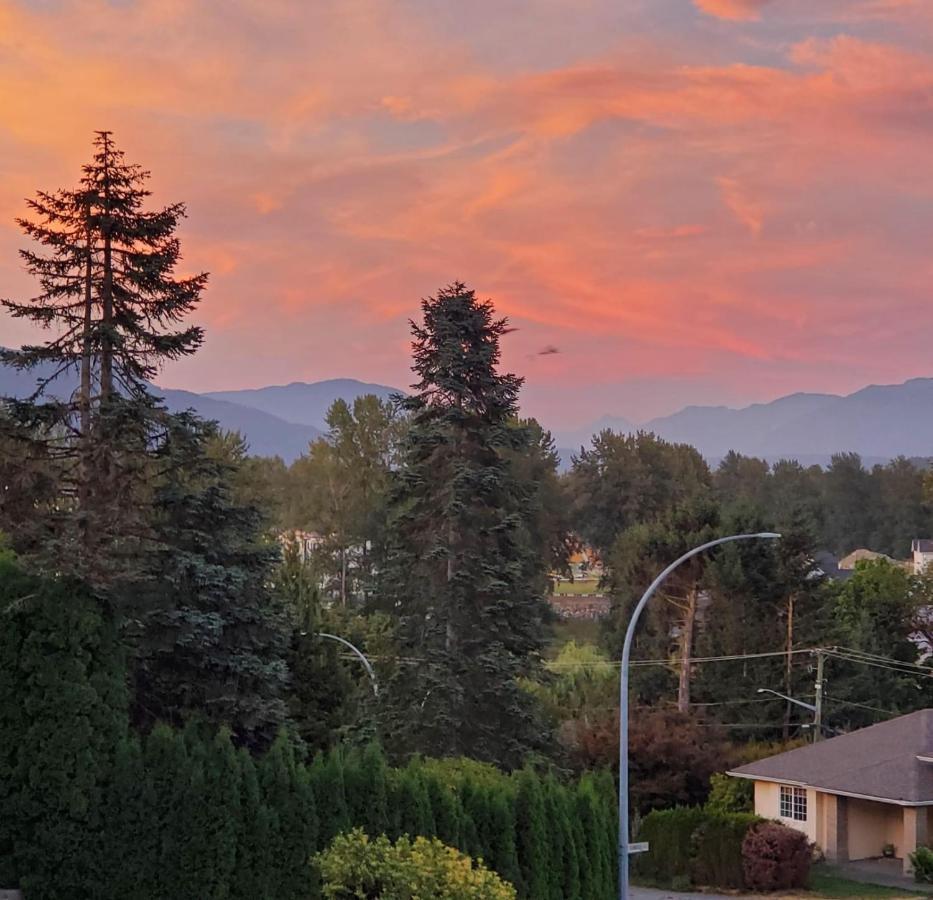 Mountain Retreat 3 Bedroom Garden House Near Heritage Park, Coliseum , Hwy 1, Fishing, Cultus Lake Chilliwack Eksteriør bilde